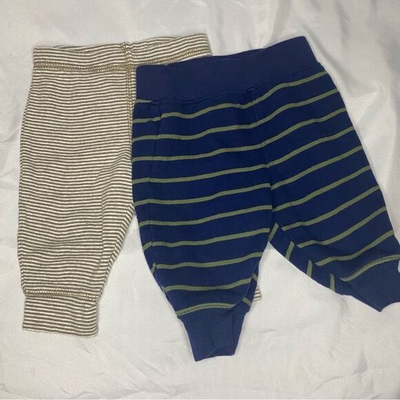 2 Pairs of Carter’s Baby boy pants Size 3M - Picture 1 of 5
